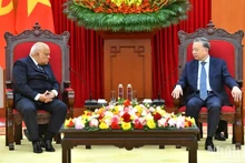 Генеральный секретарь ЦК КПВ То Лам и Посол Кубы Орландо Николас Эрнандес Гильен. Фото: Данг Кхоа