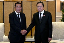 Поднятие отношений традиционной дружбы и солидарности между Вьетнамом и Камбоджей на новую высоту