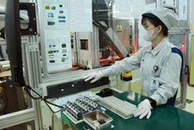 Производство печатных плат на заводе Nippon Mektron (провинция Хынгйен). Фото: Чан Хай