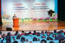 Председатель НС Выонг Динь Хюэ выступает на встрече. Фото: ВИА