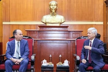 Товарищ До Ван Тьиен и Посол Рохелио Поланко Фуэнтес. 