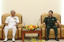 Генерал-полковник Нгуен Тан Кыонг и адмирал Хари Кумар. Фото: mod.gov.vn