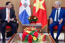 Премьер-министр Фам Минь Тьинь и Председатель Сената Доминиканской Республики Рикардо де лос Сантос Поланко. Фото: VGP
