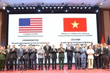Участники церемонии. Фото: baoquocte.vn