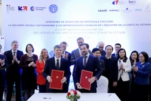 Церемония подписания протокола соглашения. Фото: tapchibaohiemxahoi.gov.vn