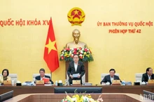 Председатель НС Чан Тхань Ман выступает на закрытии заседания. Фото: Зюи Линь