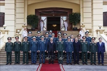 Президент Нгуен Суан Фук и участники встречи. Фото: ВИА