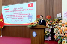 Замминистра иностранных дел Ха Ким Нгок выступает на церемонии. Фото: baoquocte.vn