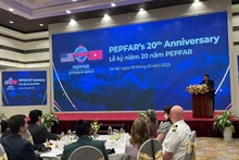 Посол США во Вьетнаме Марк Кнаппер выступает на мероприятии. Фото: ВИА