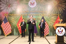 Посол США во Вьетнаме Марк Эванс Кнаппер выступает на церемонии. Фото: ВИА