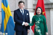 Вице-президент Во Тхи Ань Суан и Председатель Парламента Швеции Андреас Норлен. Фото: ВИА