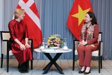 Вице-президент Во Тхи Ань Суан и Председатель Общества датско-вьетнамской дружбы Трине Глю Доан. Фото: ВИА