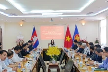 Заместитель министра Ле Тхи Тху Ханг на втсрече с VCBA и KVA. Фото: Нгуен Хиеп
