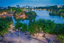 Озеро Возвращенного меча в самом центре Ханоя. Фото: ВИА