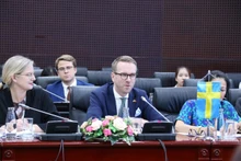 Министр инфраструктуры и жилищного строительства Швеции Андреас Карлсон выступает на встрече. Фото: ВИА