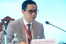 Доцент, кандидат наук Зампредседателя VASS Та Минь Туан высткпает на форуме. Фото: ВИА