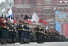 Военный парад на Красной площади в Москве впервые в истории проходит под снегопадом. Фото: Интерфакс