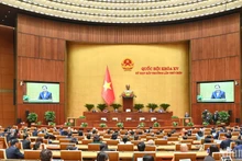 Председатель НС Чан Тхань Ман выступает на закрытии сессии. 