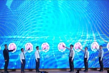 Делегаты проводят церемонию открытия SURF 2024. Фото: ВИА