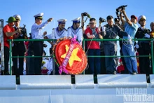 Трогательная церемония почтения памяти бойцов, погибших на острове Гакма