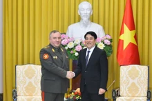 Президент Лыонг Кыонг и Министр обороны Беларуси генерал-лейтенант Хренин Виктор Геннадьевич. 