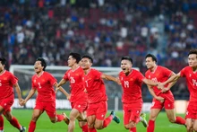 Сборная Вьетнама обыгрывает сборную Таиланда со счетом 5:3.