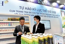 Продукты корпорации TH True milk, произведенные по замкнутой линии, всегда вызывают интерес у потребителей. Фото: Чан Хай