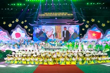 Художественный номер на церемонии открытия. Фото: quochoi.vn