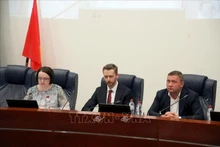 Директор Центра АСЕАН Е.В.Колдунова (слева), проректор по научной работе МГИМО А.А.Байков (в центре) и начальник управления корпоративных коммуникаций АО «Зарубежнефть» А.В.Болдырев на научной конференции. Фото: ВИА
