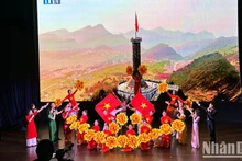 Художественный номер в честь Дня Вьетнама. Фото: Тхюи Ван