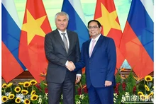 Премьер-министр Фам Минь Тьинь (справа) и Председатель Госдумы РФ Вячеслав Володин. Фото: Чан Хай