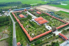 Вид на культурную туристическую зону Фыонгнам с высоты. Фото: thamhiemmekong.com