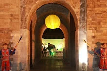 Ночная экскурсия по Императорской цитадели Тханглонг. Фото: hoangthanhthanglong.com