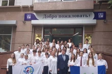 Директор Русского дома в Ханое принимает школьников из Иркутской области.