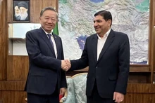 Министр То Лам и первый Вице-президент Ирана Мохаммад Мохбер. Фото: bocongan.gov.vn 