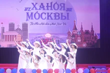 Открывающий номер на сцене.