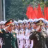 Министры обороны двух стран принимают почётный караул Вьетнамской народной армии. Фото: ВИА