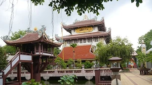 Архитектура пагоды имитирована по Пагоде на одном столбе в Ханое. Фото: plo.vn