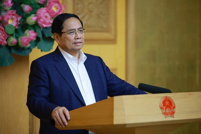 Премьер-министр Фам Минь Тьинь проводит совещание по ускорению темпов реализации восстановления и ремонта жилья для семей, пострадавших от стихийных бедствий в Центральном Вьетнаме. (Фото: ВИА)