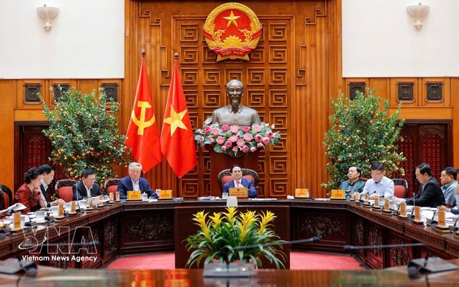 Премьер-министр Фам Минь Тьинь председательствует на заседании Постоянного комитета Правительства по вопросам стимулирования драйверов роста с целью обеспечения макроэкономической стабильности. (Фото: ВИА)