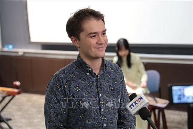 Режиссёр Франсуа Бибонне дал интервью корреспонденту ВИА в США. (Фото: ВИА)