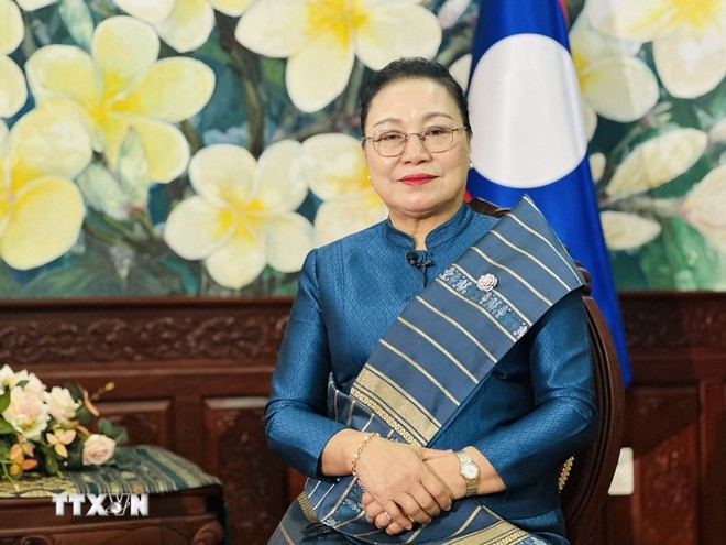 Посол Лаосской Народно-Демократической Республики во Вьетнаме Кхампхао Эрнтхаван отвечает на вопросы прессы. (Фото: ВИА)