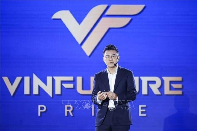 Профессор Хо-Ён Ким из Сеульского национального университета выступает на мероприятии. (Фото: ВИА)