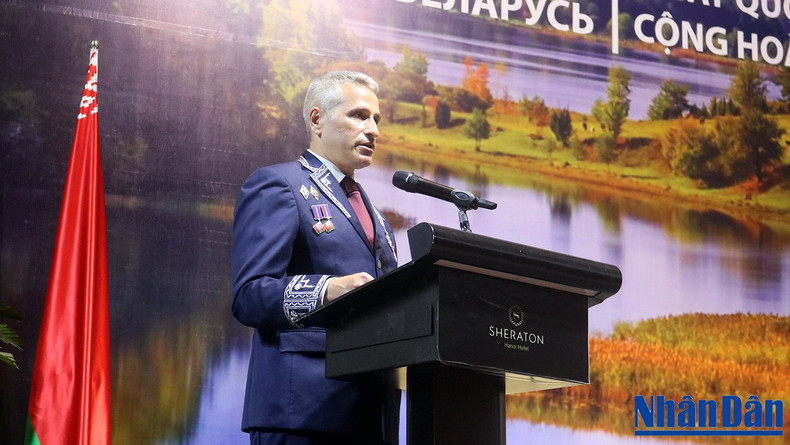 Посол Беларуси во Вьетнаме Владимир Боровиков выступает на мероприятии. anh-03.jpg