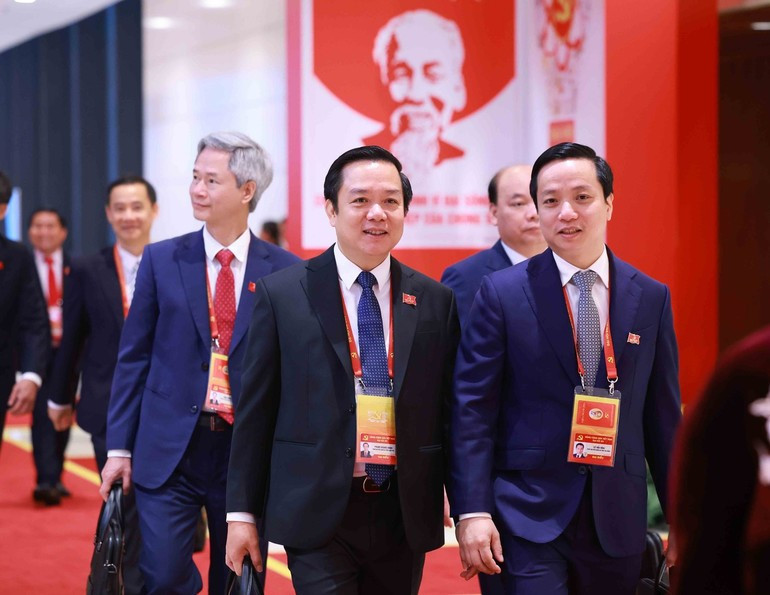 Делегаты прибывают на XIV съезд Партии. (Фото: ВИА)