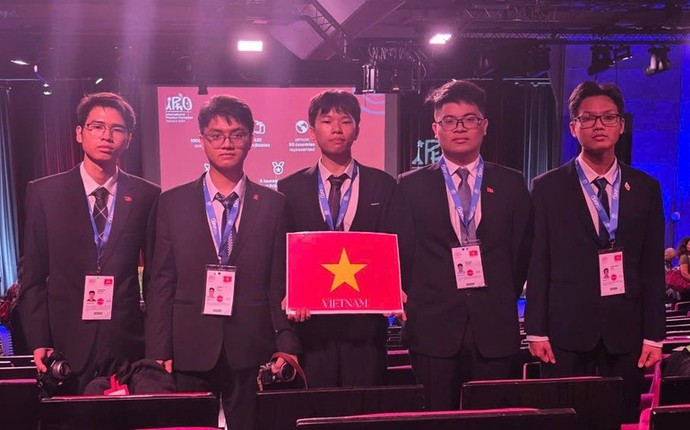 Вьетнамские школьники завоевали 5 медалей на Международной олимпиаде по физике (IPhO) 2025 года.