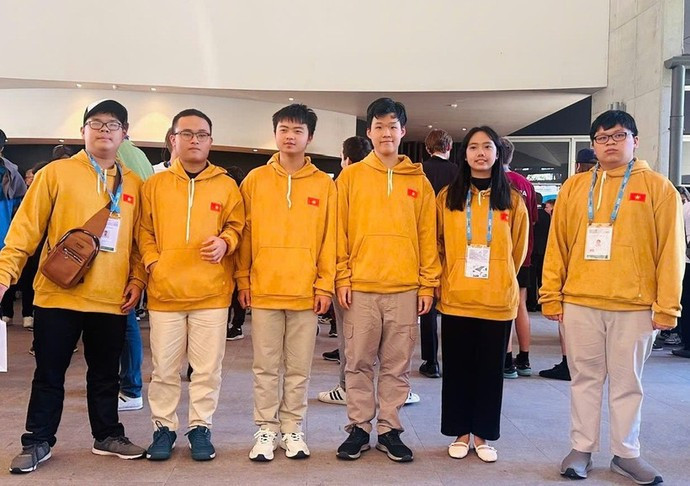 Шесть учеников в составе сборной Вьетнама, участвовавшей в 66-й Международной математической олимпиаде (IMO) 2025 года, завоевали 6 медалей.