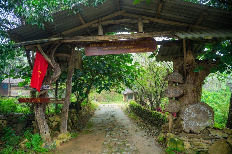 По словам жителей Син-суой-хо, здесь красиво в любое время года: весной цветут персики и сливы; летом воздух свежий, а ручьи холодны; осенью террасные поля сияют золотом; зимой деревня окутана туманом, создавая романтичные пейзажи. (Фото: Вьетнам+)