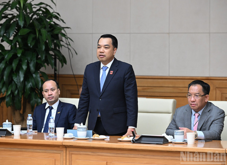 Заместитель председателя, генеральный секретарь Ассоциации малых и средних предприятий города Ханоя Мак Куок Ань выступает с речью.