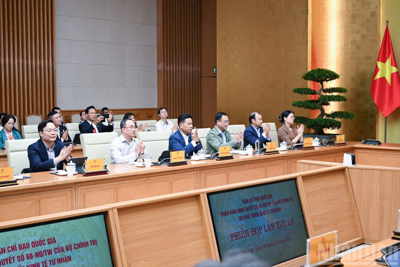 Участники заседания.